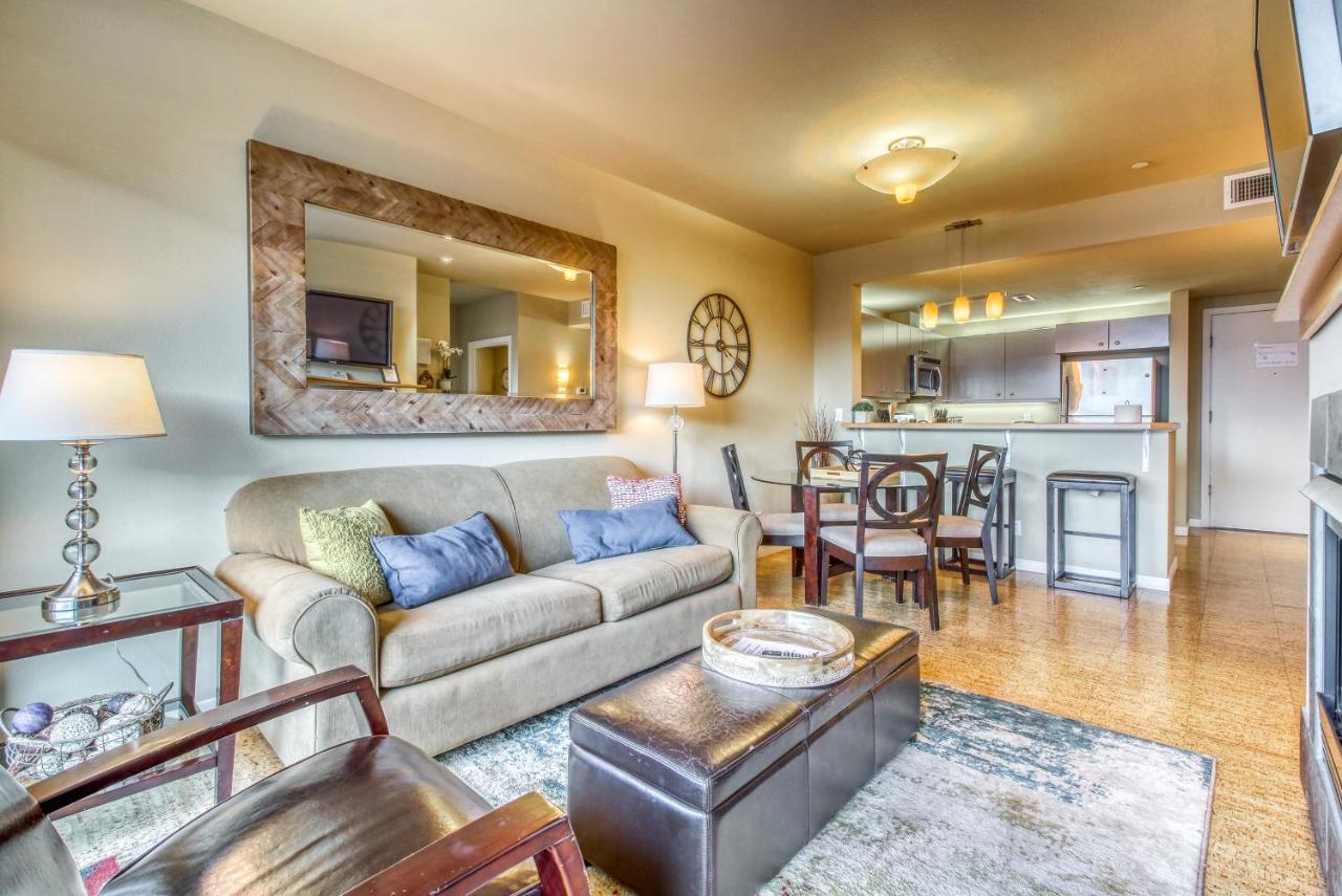 Chelan Resort Suites: Water Sunset 外观 照片