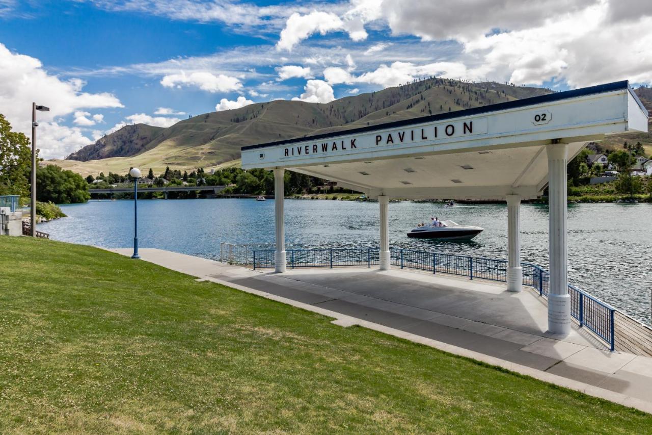 Chelan Resort Suites: Water Sunset 外观 照片