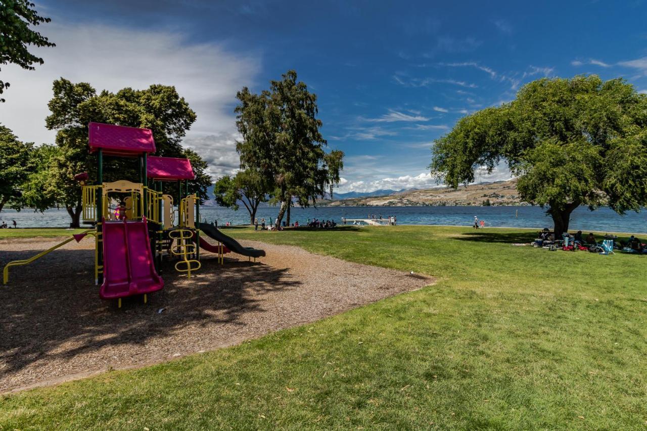 Chelan Resort Suites: Water Sunset 外观 照片